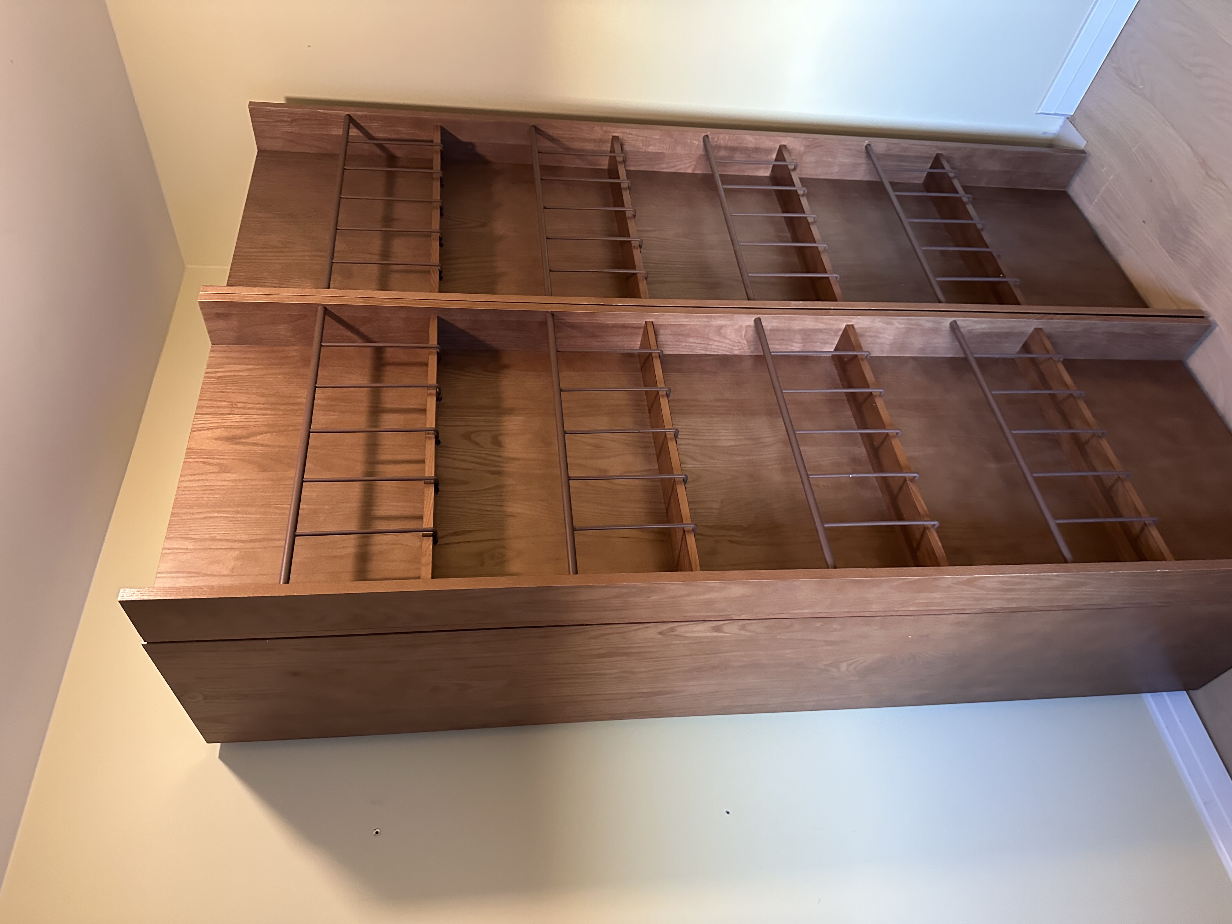 Jeg tilbyr montering av møbler